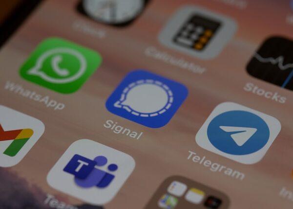 Decretiamo il migliore tra WhatsApp, Telegram e Signal: Confronto tra le App di Messaggistica