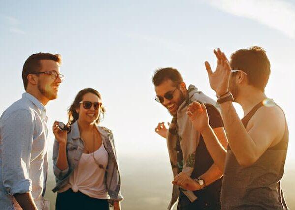 I giovani sono esperti di tecnologia o solo bravi a scorrere a destra e a sinistra sui loro telefoni?