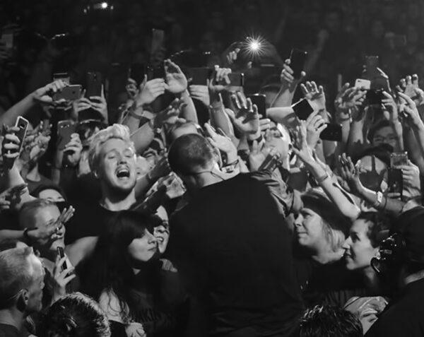 Un emozione unica il video dei Linkin Park “Crawling” – One more light live