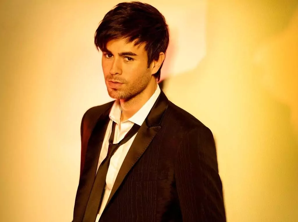 Enrique Iglesias The Trilogy Tour Ricky Martin Pitbull America Latina Whitney Houston Lil' Wayne Hero