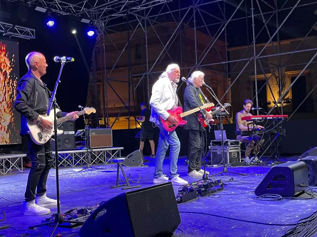 performance live (Discografico Sergio Bardotti)