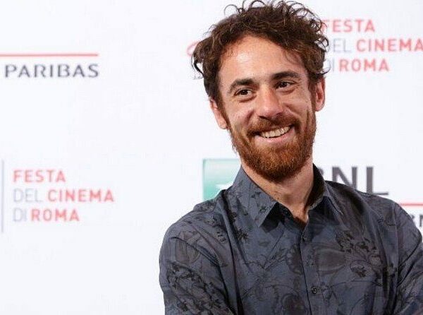 Elio Germano ha conquistato il premio Vittorio Gassman: la sua interpretazione di Berlinguer incanta critica e pubblico