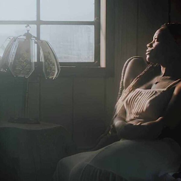 Cammie Beverly debutta con “House of Grief”: Un viaggio oscuro tra gothic e alt-pop, in uscita il 21 febbraio 2025.