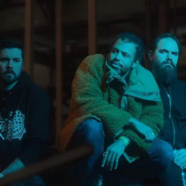 Clipping., nuovo album 2025 “Dead Channel Sky”: hip-hop e cyberpunk in un viaggio sonoro futuristico