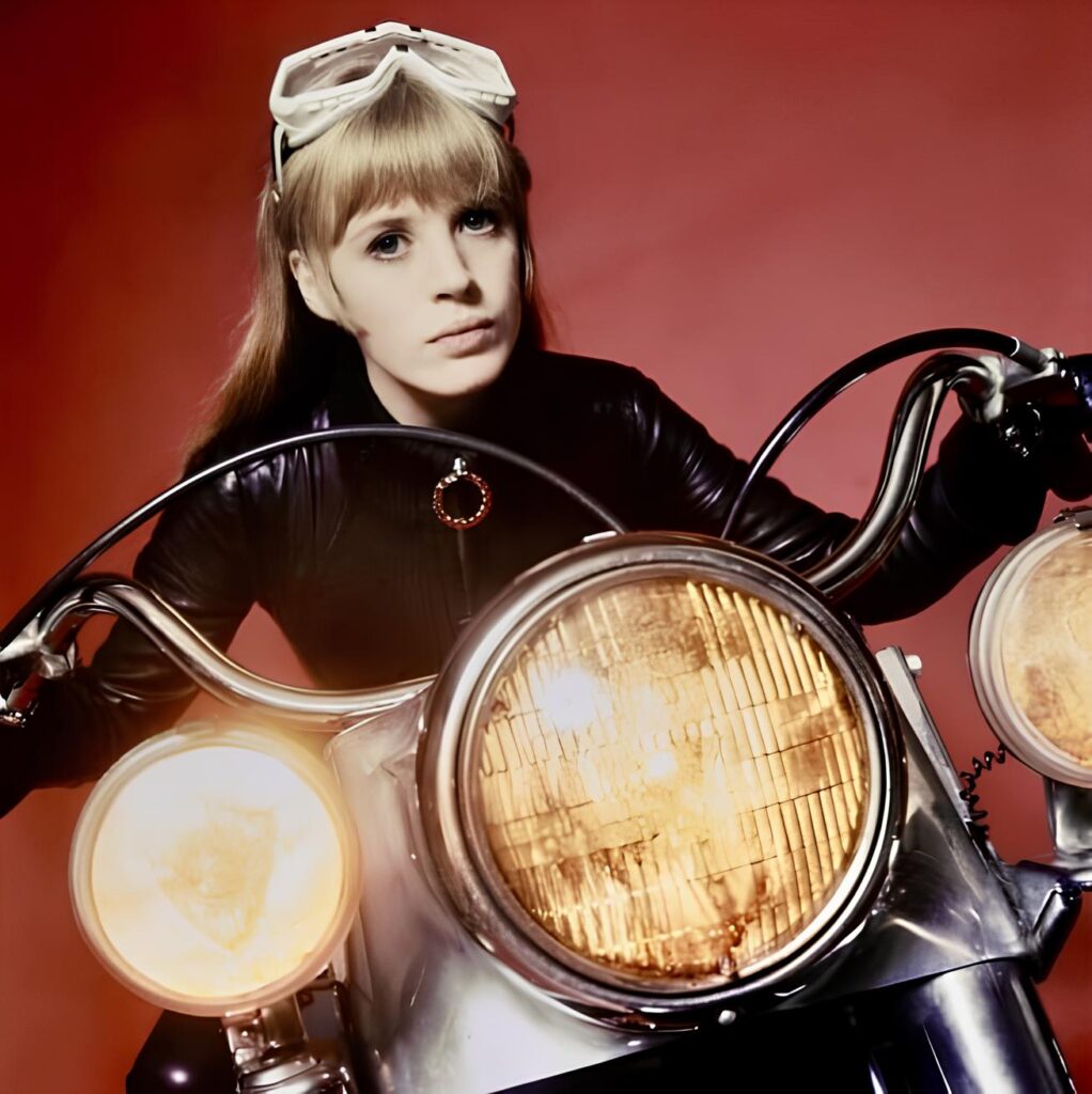 Marianne Faithfull: la vita e la scomparsa dell’icona pop musa dei Rolling Stones