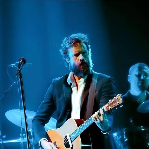 FATHER JOHN MISTY Nuovo Album: Ritorna con Edizione Speciale di “I Love You, Honeybear” e l’Intenso “Mahāśmaśāna”