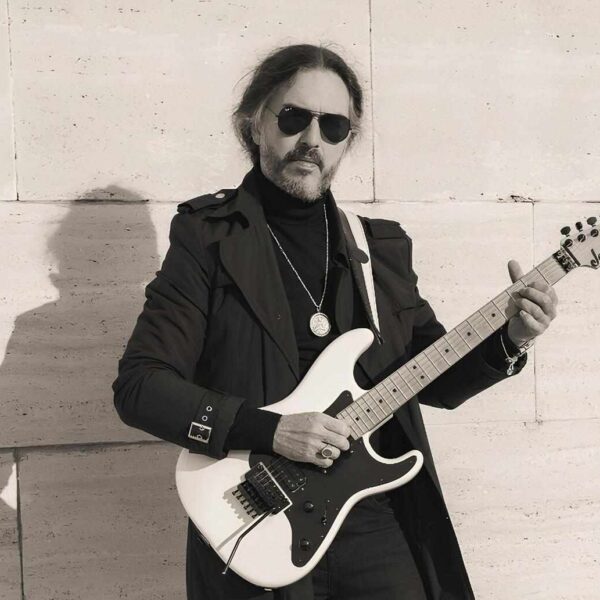 Raffaello Indri lancia il nuovo singolo ” OMNIA VINCIT AMOR” in attesa del nuovo album ” ROYAL WIZARD”