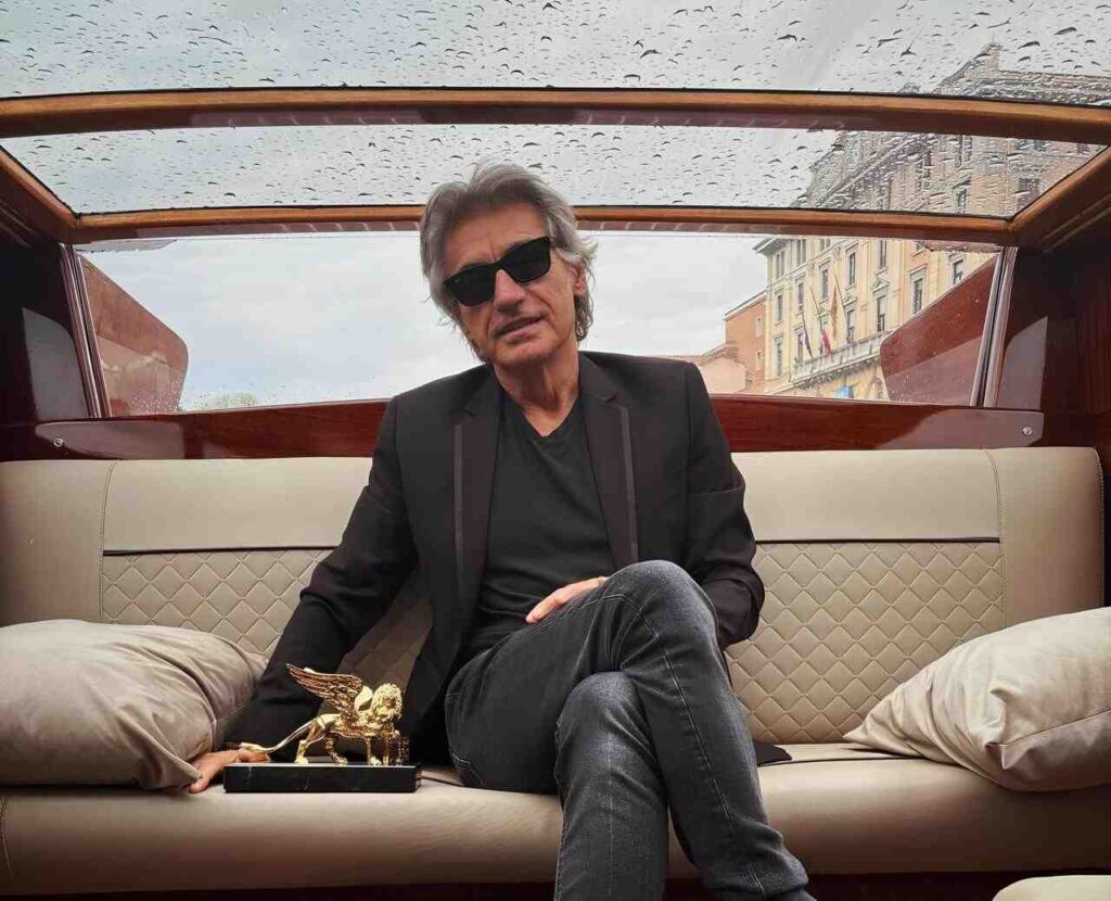 Luciano Ligabue: Disponibile “Buon Compleanno Elvis Naked + Tales” e Leone d’Oro per Meriti Artistici