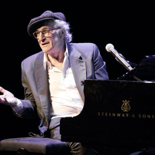 Mimmo Locasciulli celebra 50 anni di carriera con l’album e tour “Dove lo sguardo si perde”