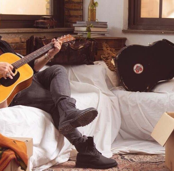 Tiromancino: online il videoclip di “Mi rituffo nella notte” con Maccio Capatonda, diretto da Zampaglione