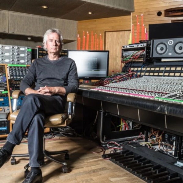 L’ultimo bagliore rosa: Tony Banks torna a comporre grazie a Jack Kerouac