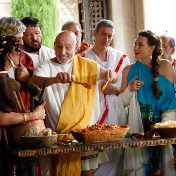 TU QUOQUE un film con MAURIZIO BATTISTA: una commedia tra risate e colpi di scena al cinema dal 3 aprile!