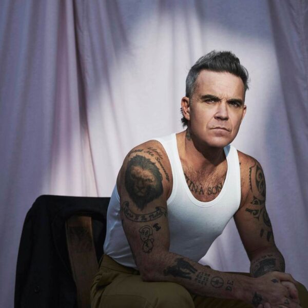 Robbie Williams torna al rock con il nuovo album “BRITPOP”