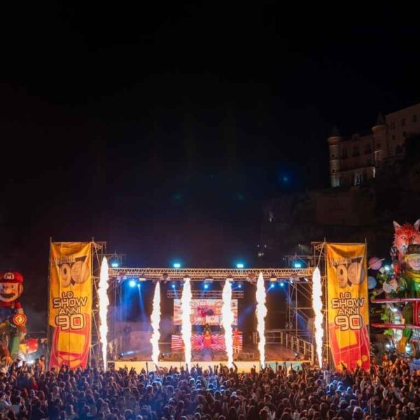 Nostalgia 90 tour: il fenomeno che trasforma i ricordi in festa