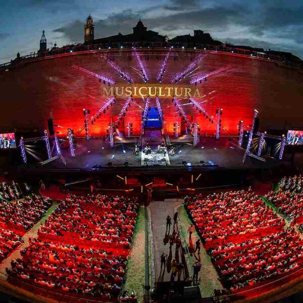 Il Festival della Canzone Popolare e d’Autore: Capossela, Tricarico e Ruggiero tra i protagonisti a Musicultura 2025