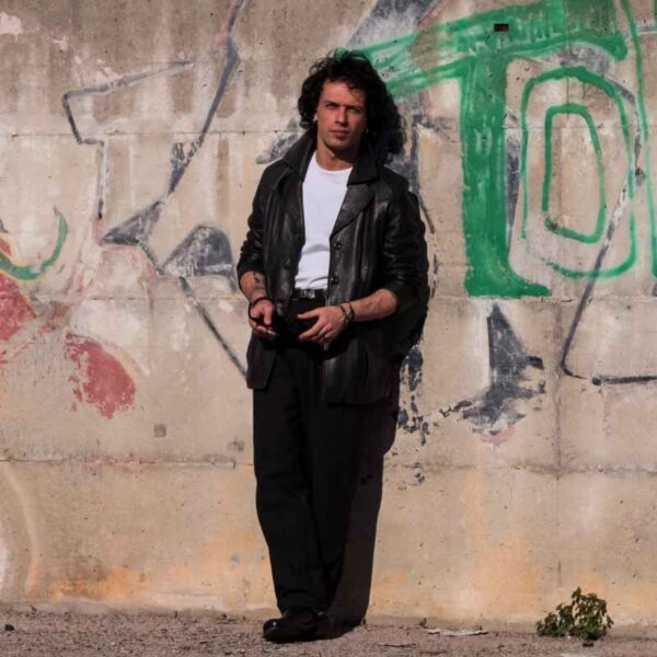 Valerio Bruner torna con Maddalena: il suo nuovo album – rock elettrico della Napoli di frontiera