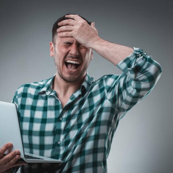 Il Tuo PC È Lento o Si Blocca? Scopri il Comando Segreto per Riparare Windows in 5 Minuti!