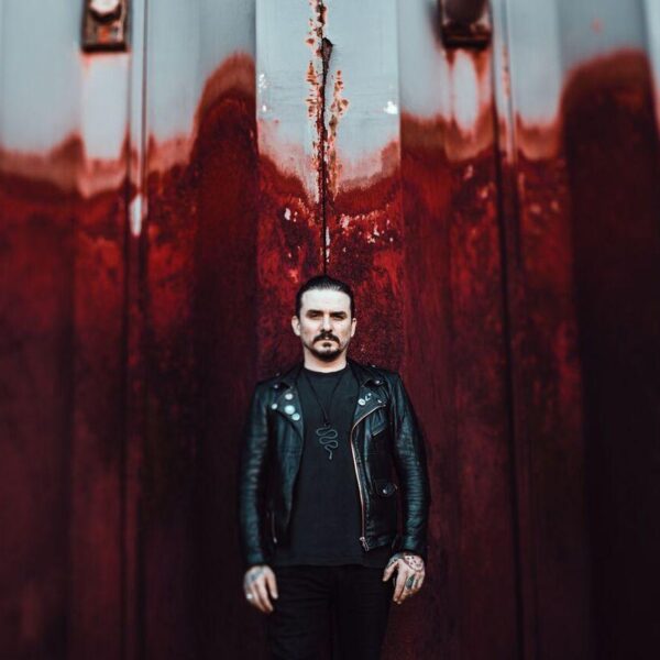 Scorpion Milk: Il Debutto Solista di Mat McNerney Arriva su Peaceville Records con un post-punk apocalittico