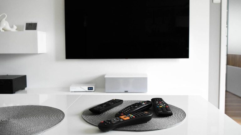 Il TV si sente ma non si vede: tutte le soluzioni per risolvere il problema dello schermo nero
