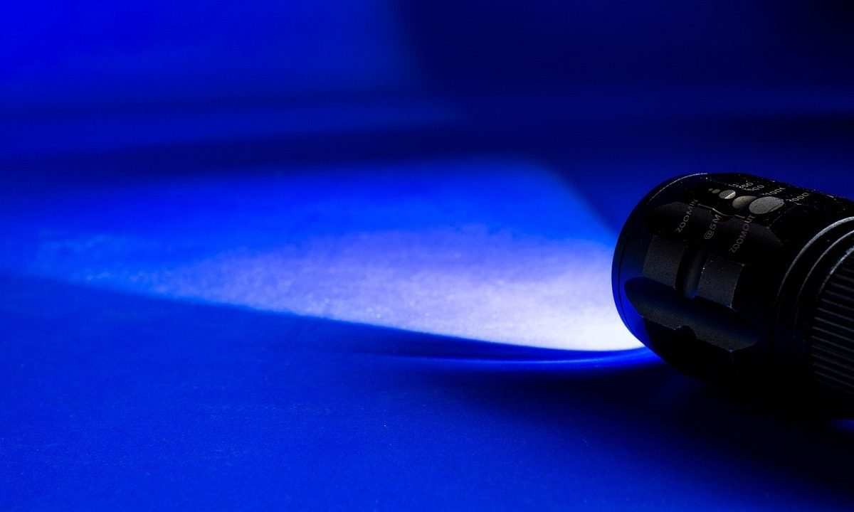 Tutti i modi per accendere la torcia sullo smartphone