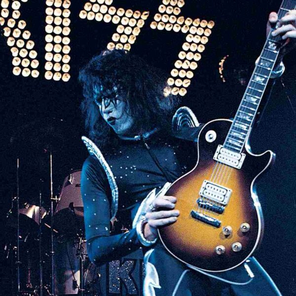 La caduta fatale: la morte improvvisa di Ace Frehley, chitarrista dei Kiss
