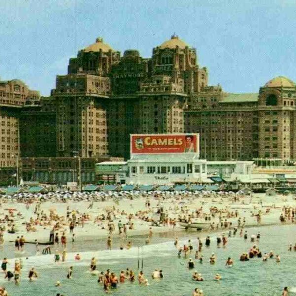 Trilogia Horror per Halloween: L’hotel che divorava i clienti -2-…