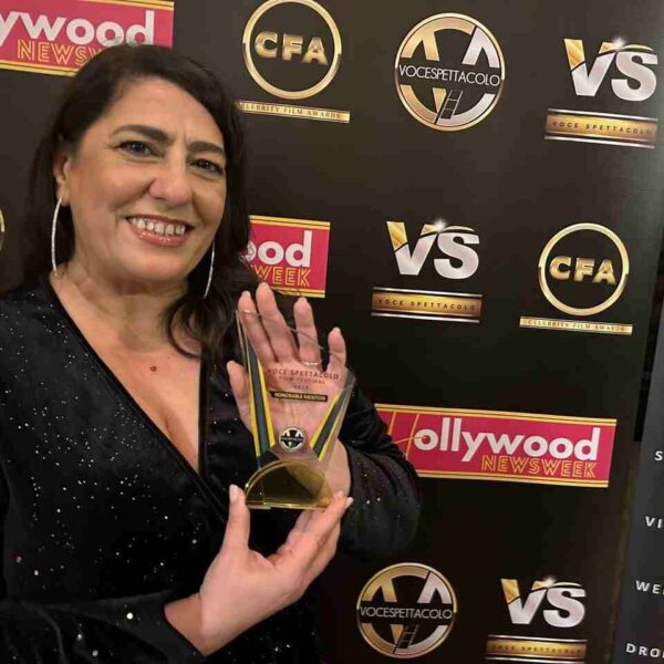 L’attrice Cinzia Clemente premiata per il cortometraggio Si vive solo tre volte