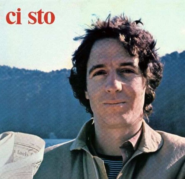 Rino Gaetano: il ritorno di E io ci sto. Un classico che rinasce in digitale, vinile rosso e un’inedito videoclip