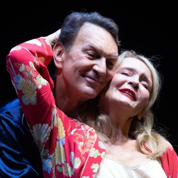 Un letto per due: al Teatro Golden di Roma con Riccardo Polizzy Carbonelli e Marina Lorenzi