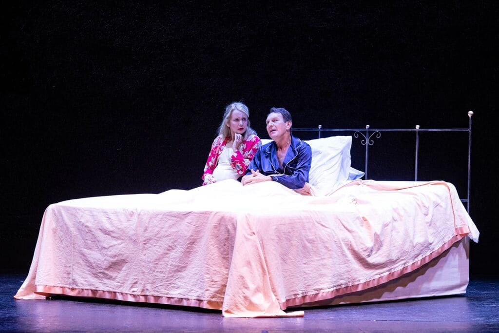 Un letto per due commedia Riccardo Polizzy Carbonelli Marina Lorenzi