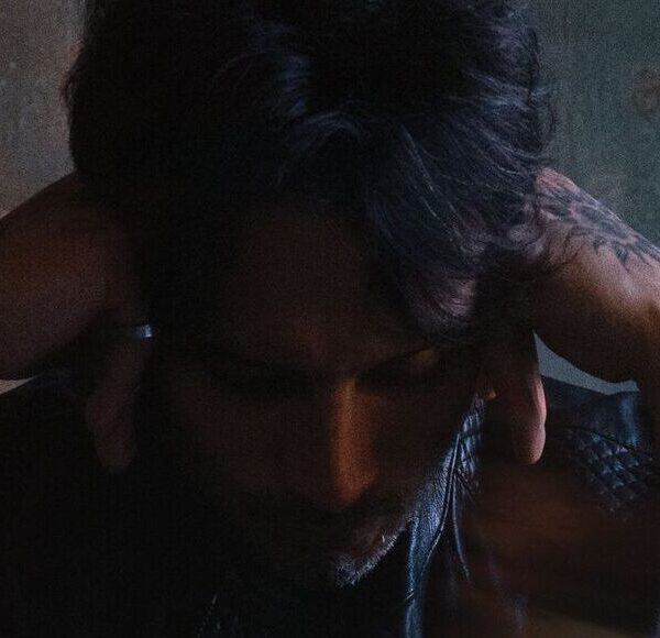 “Comunque mi vedi”: il nuovo singolo di Fabrizio Moro apre la strada al nuovo album e al tour 2026