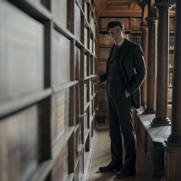 Young Sherlock: Prime Video svela le prime immagini della serie di Guy Ritchie con Hero Fiennes Tiffin