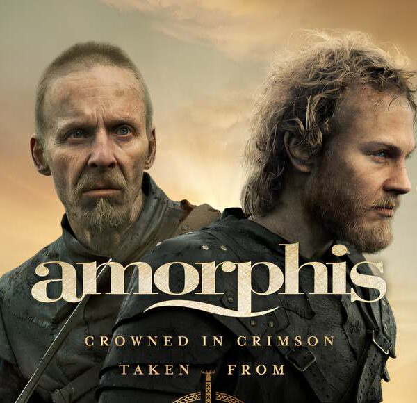 AMORPHIS TORNANO A INCENDIARE IL MITO CON “CROWNED IN CRIMSON”: UN NUOVO CAPITOLO EPICO TRA MUSICA, CINEMA E KALEVALA