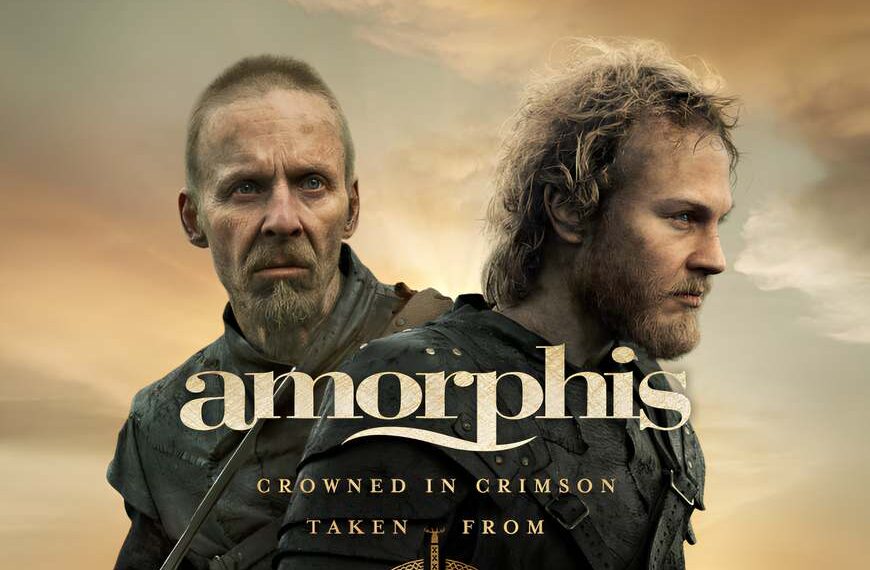 AMORPHIS TORNANO A INCENDIARE IL MITO CON “CROWNED IN CRIMSON”: UN NUOVO CAPITOLO EPICO TRA MUSICA, CINEMA E KALEVALA