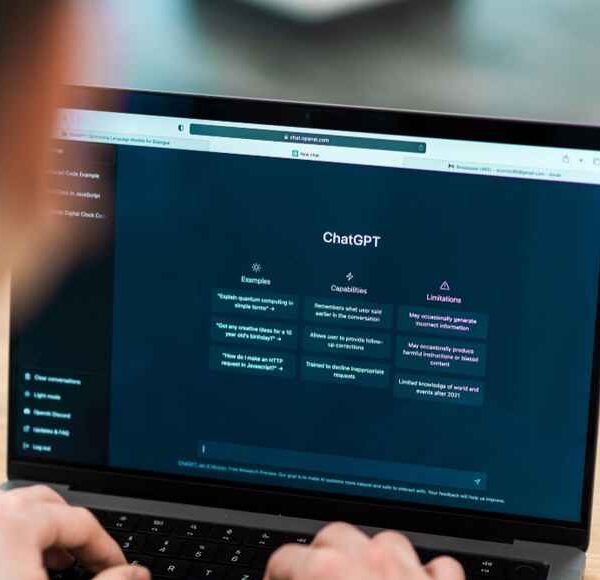 ChatGPT ti dà sempre ragione (anche quando sbagli): il motivo è questo