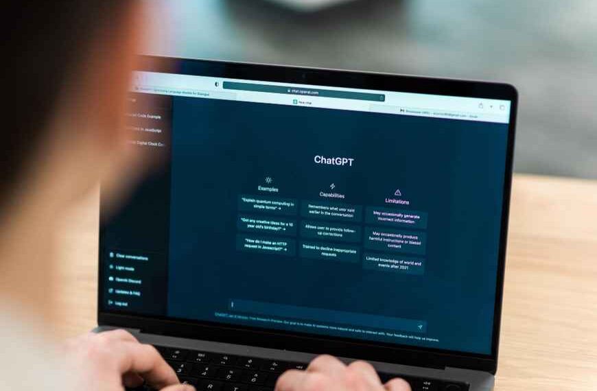 ChatGPT ti dà sempre ragione (anche quando sbagli): il motivo è questo