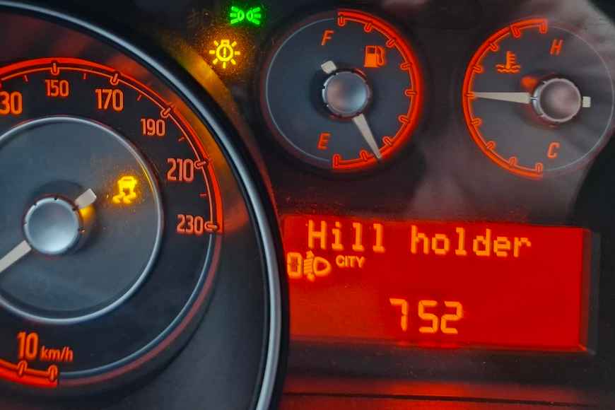 Spia Hill Holder accesa con spia motore: errore MAP, falso contatto o niente di grave?