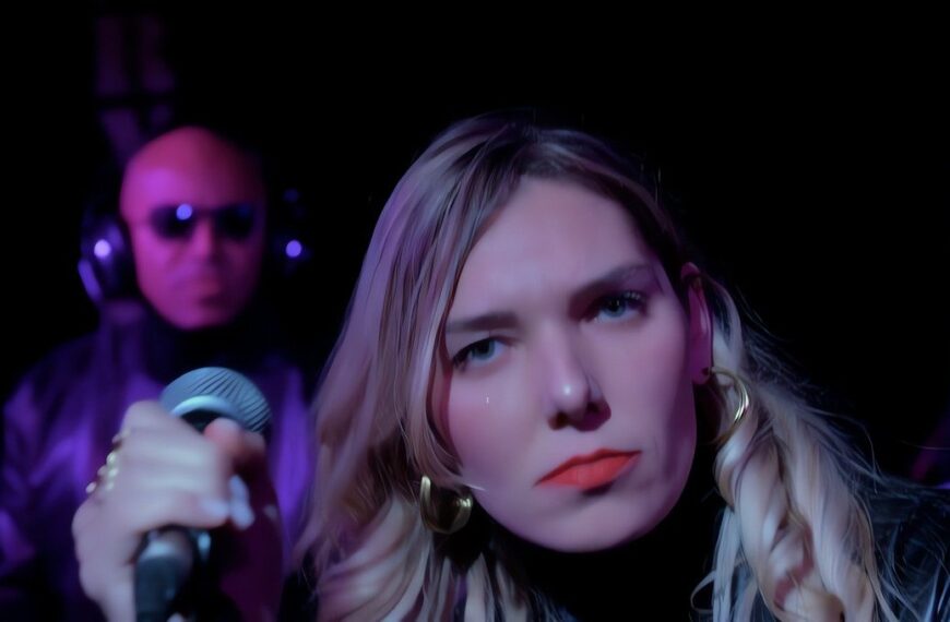 Julie e Anthony Louis raccontano il progetto Dèmodè e il nuovo singolo “Orbita”: un viaggio tra elettronica, emozioni e connessioni contemporanee.