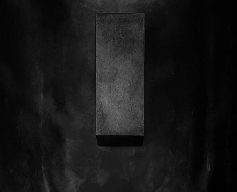 MORK: IL TITANO NORVEGESE TORNA CON MONOLITT, UN NUOVO CAPITOLO DI OSCURITÀ ASSOLUTA