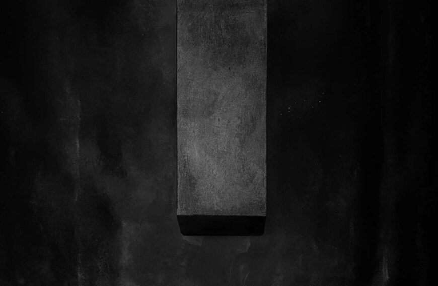 MORK: IL TITANO NORVEGESE TORNA CON MONOLITT, UN NUOVO CAPITOLO DI OSCURITÀ ASSOLUTA