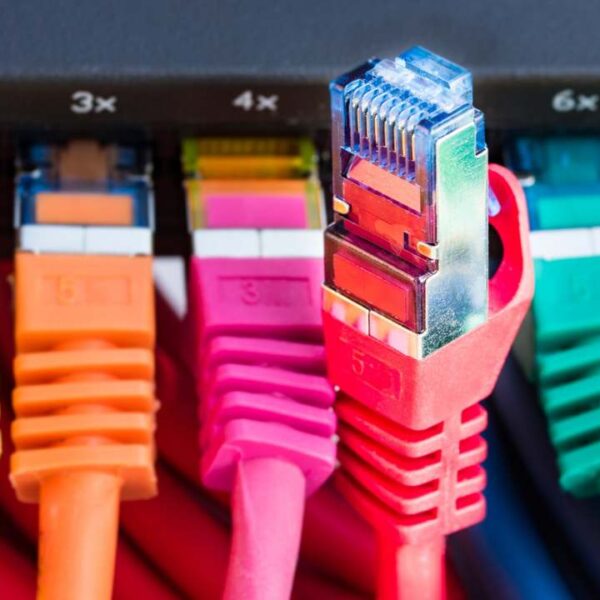 Come funziona Internet: dai protocolli al Wi-Fi, passando per router, DNS, indirizzi IP e server