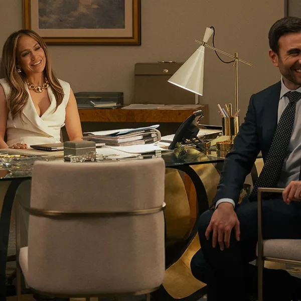 JENNIFER LOPEZ: SI INTITOLA “OFFICE ROMANCE” LA SUA NUOVA ROM-COM