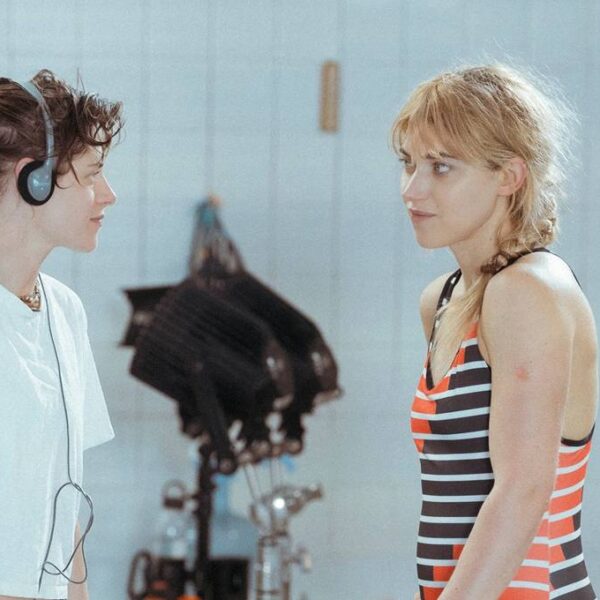 Kristen Stewart con Imogen Poots la Cronologia dell'acqua