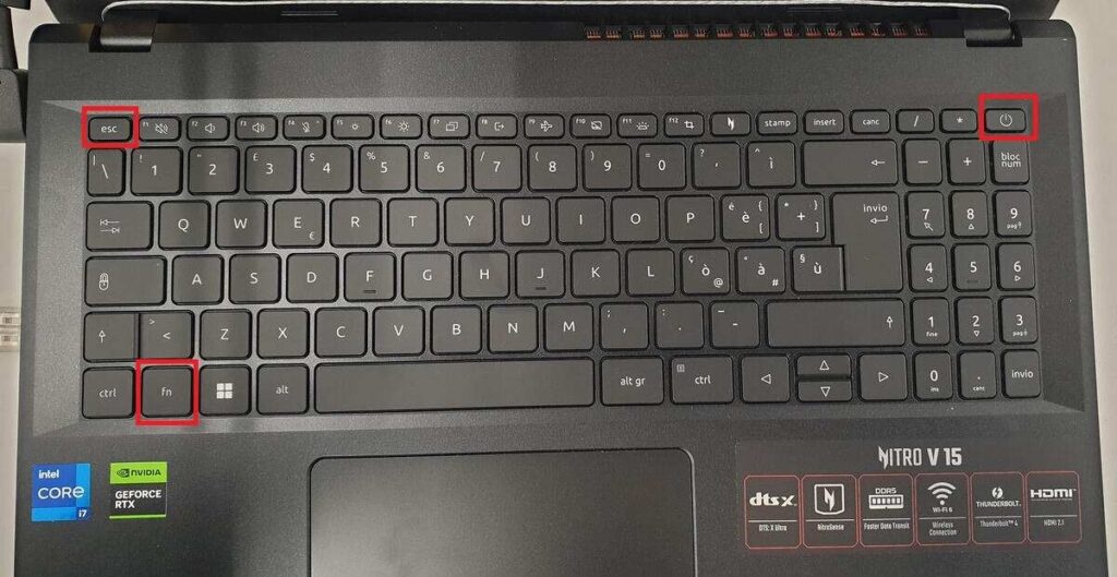 Risoluzione dei problemi di avvio su Acer Nitro: schermo nero, tastiera lampeggia e riavvii continui