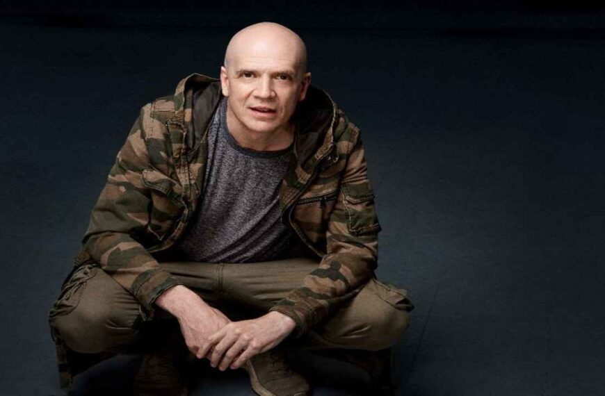 Devin Townsend: Metamorfosi di un Visionario – Il Ritorno del Maestro del Progressive Metal con The Moth