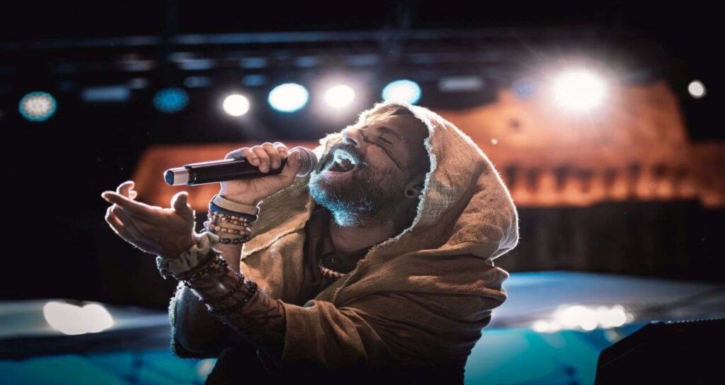 Gio Evan live tour