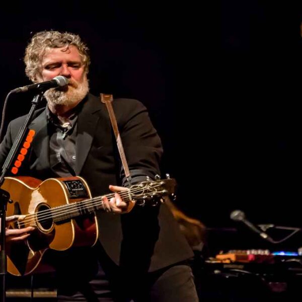 Glen Hansard, l'autenticità come forma d'arte. Il ricordo di un cantautore che ha lasciato un segno