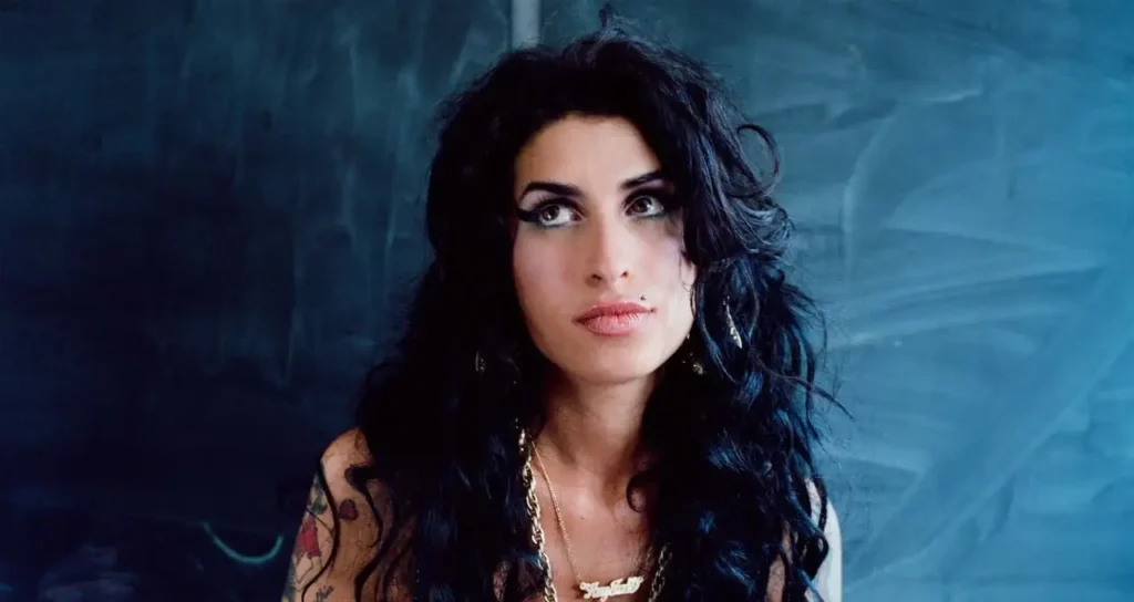 Amy Winehouse, “Back To Black” compie 20 anni: in arrivo la nuova ristampa deluxe con brani inediti e il live di Amsterdam