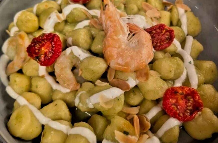 Gnocchi gamberoni pachino e stracciatella