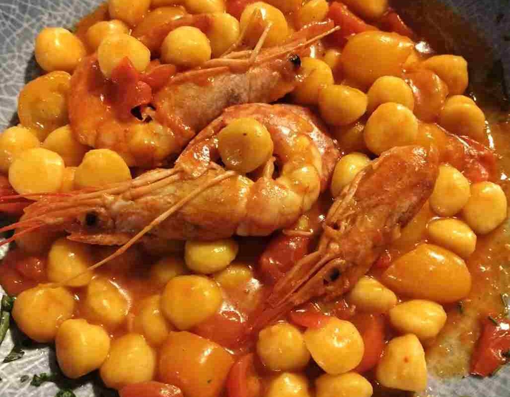 Gnocchi con gamberoni e pomodori pachino